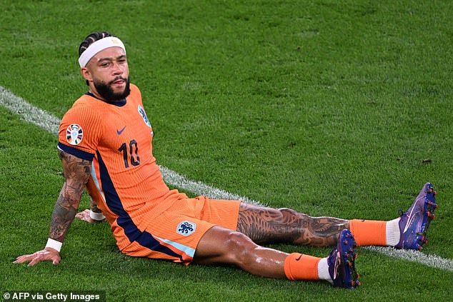 Dutch coach Ronald Koeman opens up on Memphis Depay’s chances of staying with the Netherlands team after joining Corinthians and addresses Steven Bergwijn’s Saudi transfer