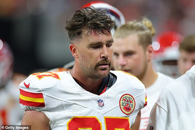 Travis Kelce’s Mother Defends Her Son Amid Growing Criticism of His Performance on the Field in Atlanta