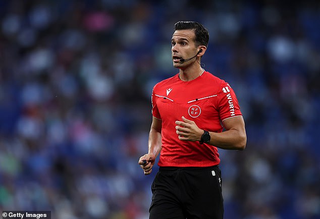 Referee Alejandro Quintero Gonzalez struck by object after Villarreal defeats Espanyol 2-1 in tense Catalonia match