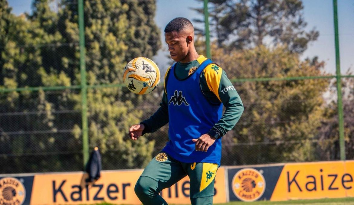 Kaizer Chiefs’ New Defender Miguel Inacio Praises Four Teammates for Their Impressive Skills and Leadership in Bloemfontein Training Sessions