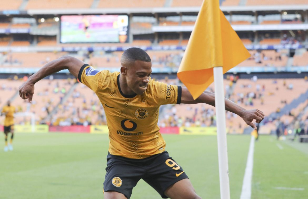 Kaizer Chiefs Turn Down Attractive €2 Million Bid for Ashley Du Preez by Vitoria Guimaraes While Struggling to Find New Striker in South Africa