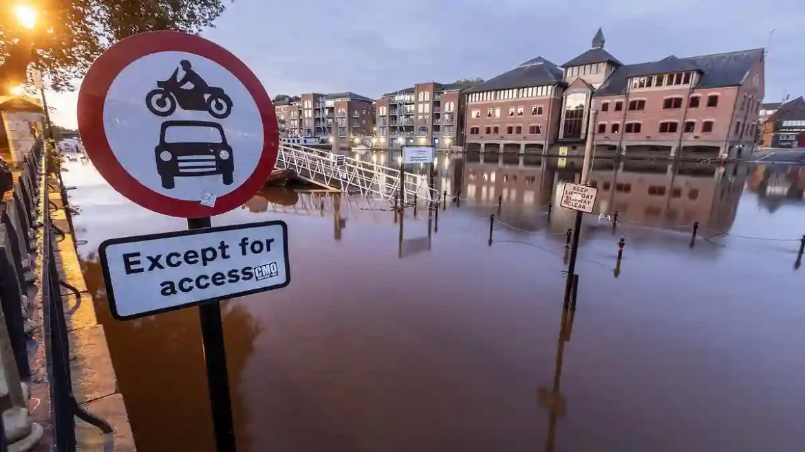 UK weather woes continue as powerful 60mph winds and heavy rain threaten travel disruptions and coastal communities