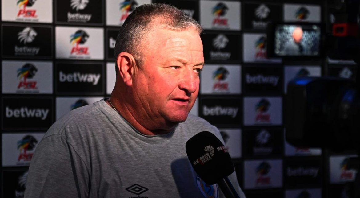 Gavin Hunt Addresses Transfer Rumors Linking Zakhele Lepasa to SuperSport United Amidst Team’s Striker Search in South Africa