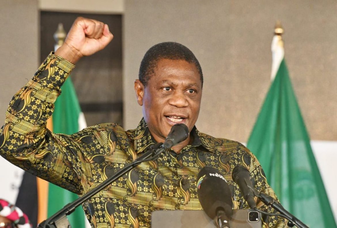 Deputy President of South Africa Paul Mashatile’s Collapse at N’wamitwa Day in Tzaneen, Limpopo, Proven to be Result of Dehydration from Excessive Heat, Not Food Poisoning