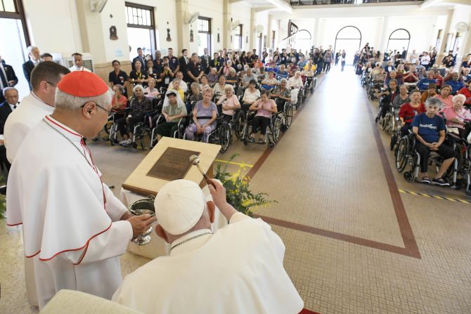 Pope Francis Delivers Heartfelt Blessings to Elderly Residents at Singapore’s St. Theresa’s Home and Encourages Youth to Embrace Interfaith Dialogue