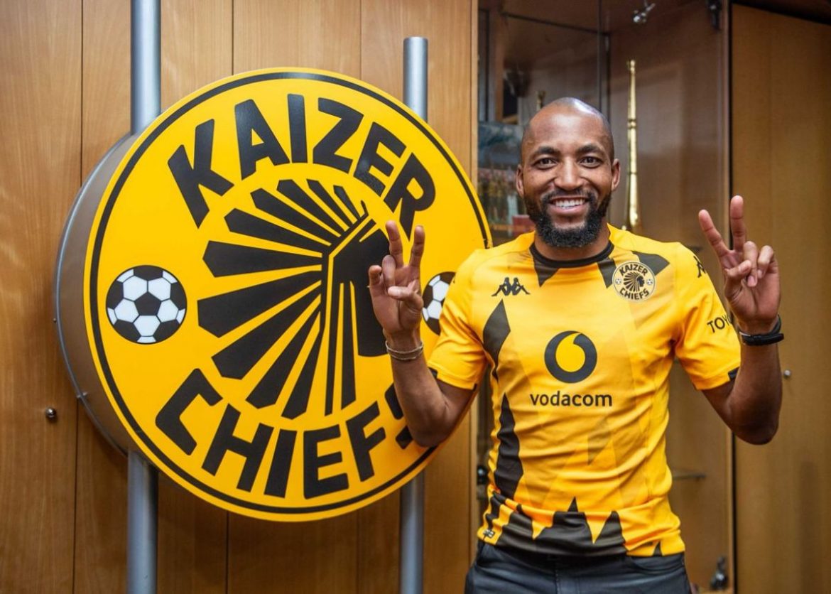 Kaizer Chiefs Prepare to Part Ways with Midfielder Sibongiseni Mthethwa After Just One Year in Johannesburg