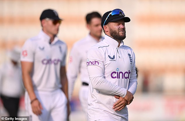 England Endures Nightmare Half-Hour in Multan Test as Duckett Injures Thumb and Pope’s Early Exit Leaves Team Vulnerable Against Pakistan