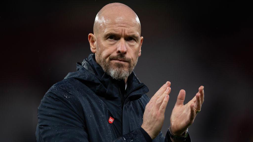 Manchester United’s Erik ten Hag Faces Intense Scrutiny as He Lands in Foggy Porto Seeking Redemption from Recent Defeats