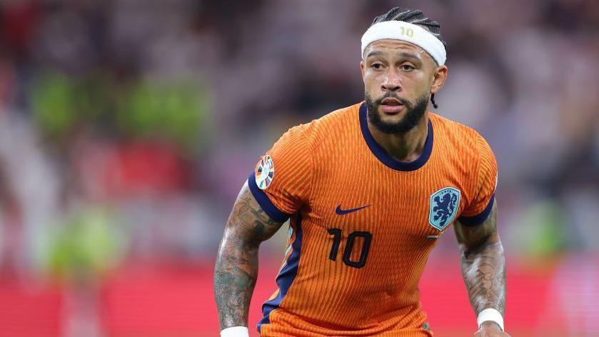 Former Manchester United star Memphis Depay could see his Corinthians deal end early as Brazilian club confront sponsor crisis just one month into his contract